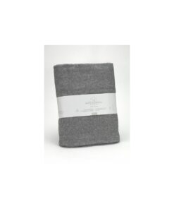 Mantita Lares de Estelia en gris en algodón reciclado con una suavidad esponjosa ideal para salón o dormitorio. Muy duradera