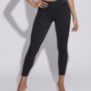 Leggin deportivo pirata de Selmark Tech con cintura ancha conford reforzada lo que permite recoger el abdomen , costuras planas.