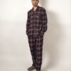 Pijama de hombre en algodón de dos piezas con botones en la parte alta y bolsillos laterales en el pantalón modelo P8886 de Selmark