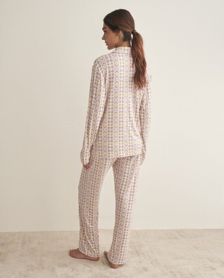 pijama de mujer camisero p8576 con botones de madera en rosa.