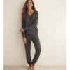 Conjunto homewear en punto modelo P9876 de Selmark con jersey a pico y pantalón con bolsillos. Tacto muy suave.