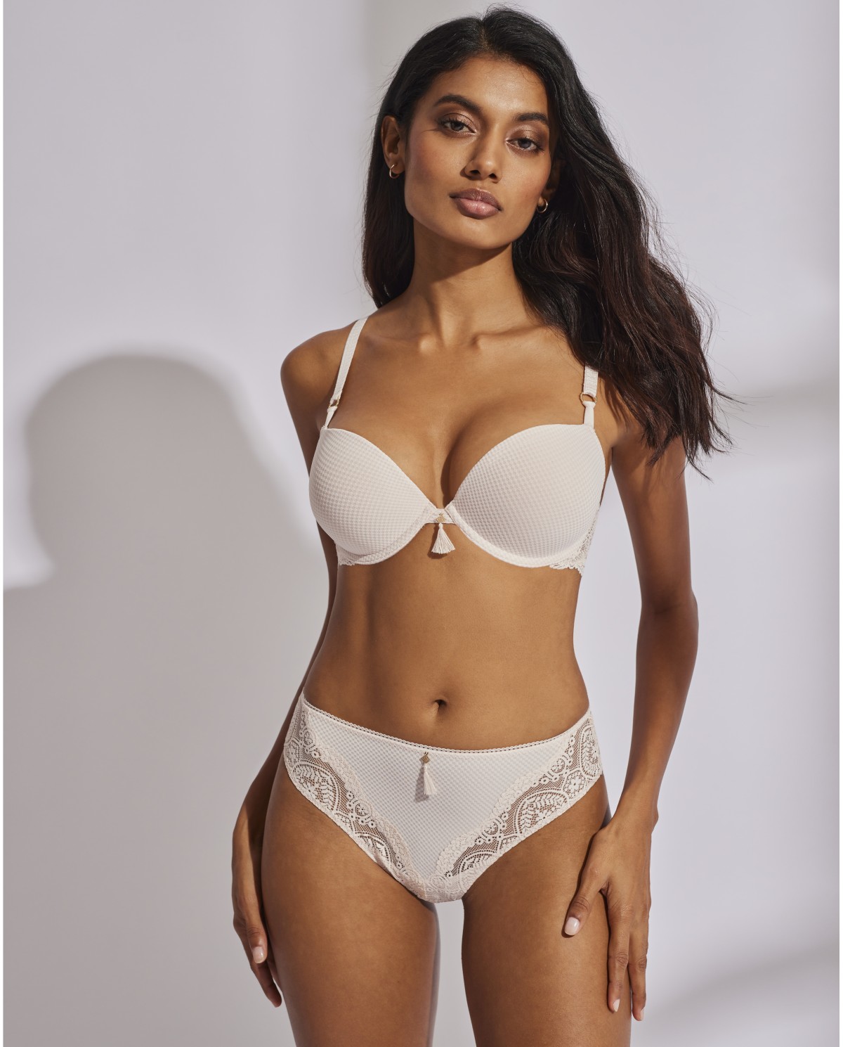 Sujetador Superbra Doble Push-Up Selmark 31129 en color elegante, diseño sofisticado para realzar el escote con comodidad y estilo. Disponible en Seducción y Estilo.