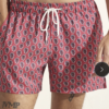 Bañador de hombre corto con cintura ajustable y bolsillos laterales y trasero en color rojo fresa