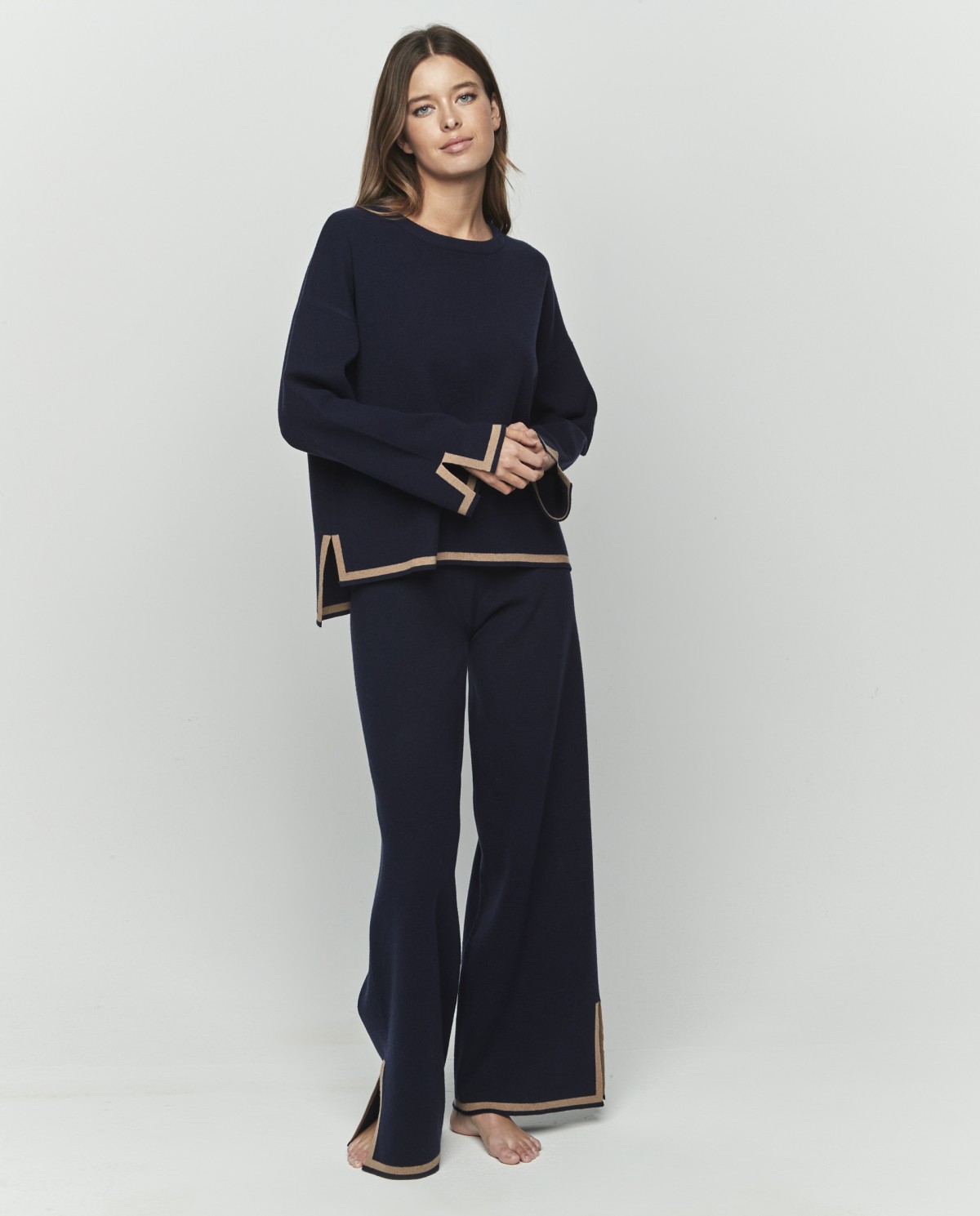 conjunto de punto dos piezas con detalle en raya de contraste de la marca selmark