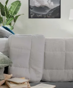 Nórdico conforter de coralina gris Icelands 300 g, suave y cálido para dormitorio moderno.