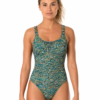 Bañador de mujer de la marca Deidad en tonos verde y mostaza con estampado abstracto, diseño de tirantes anchos y escote redondeado, ajuste cómodo y favorecedor sobre el cuerpo.